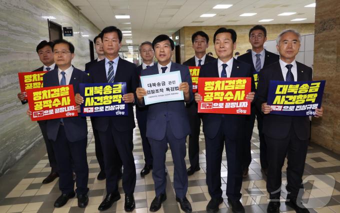 이성윤 더불어민주당 정치검찰 사건 조작 특별대책단 위원이 3일 오전 서울 여의도 국회에서 대북송금 검찰조작 특검법 제출하기에 앞서 발언하고 있다. (공동취재) 2024.6.3/뉴스1 ⓒ News1 이광호 기자