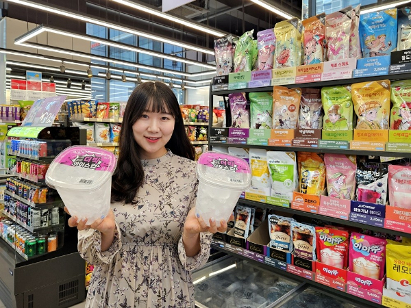 CU가 650g짜리 국내 최대 컵얼음 '더 빅 아이스컵'을 출시했다. /사진=CU