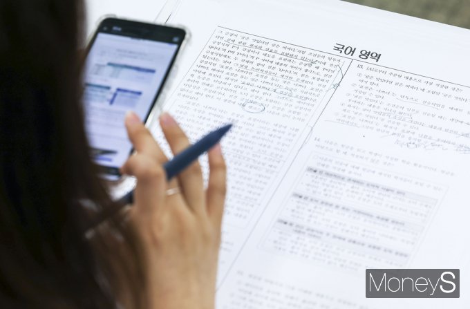 ▲ 6월 모평국어 영역 문제 분석하는 입시학원 수능 모의고상 분석상황실