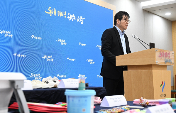 C커머스에서 판매되는 법랑 그릇에서 기준치를 초과한 카드뮴이 검출됐다. 사진은 지난달 28일 서울시청에서 해외직구 제품 안전성 검사 결과를 발표하는 송호재 서울시 노동공정상생정책관. /사진=뉴스1(서울시 제공)