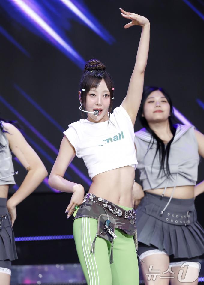 [사진] 이브, 한 줌 개미허리