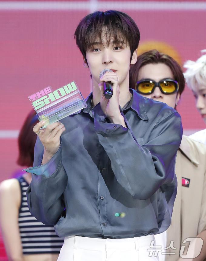 [사진] 에이티즈 윤호, 에이티니 사랑해요