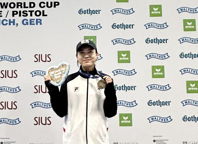 김예지가 4일(한국시간) 2024 국제사격연맹(ISSF) 뮌헨 월드컵 사격대회 여자 25m 권총에서 동메달을 목에 걸었다. (대한사격연맹 제공)