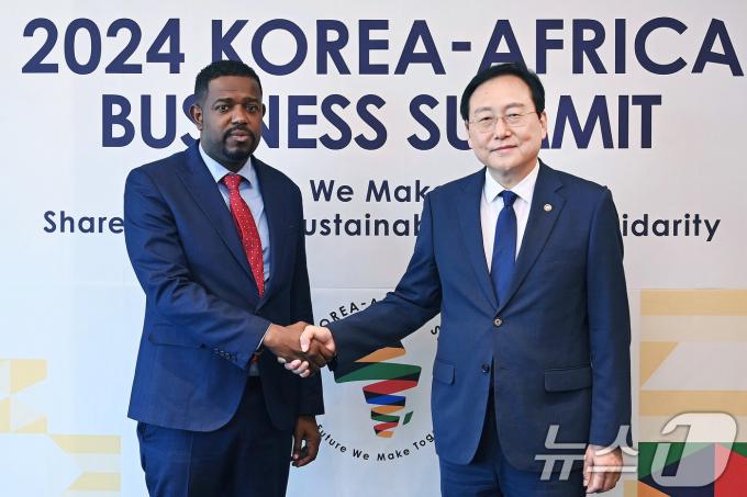 [사진] 정인교 통상교섭본부장, 케냐 통상무역산업부 차관과 면담