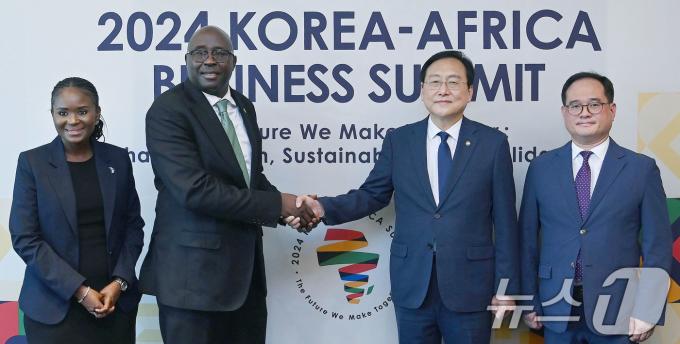 [사진] 정인교 통상교섭본부장, 시에라리온 통상장관과 면담