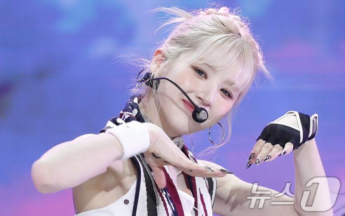 [사진] 아르테미스 희진, 물오른 미모