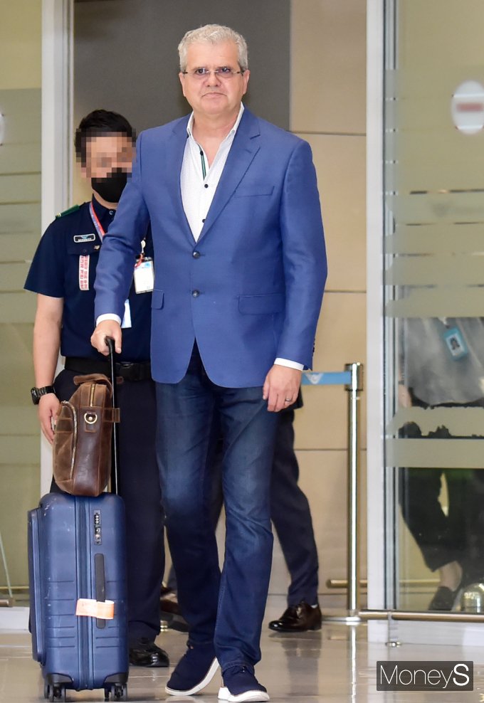 [머니S포토] '영일만 석유 매장 분석' 아브레우 박사, 방한
