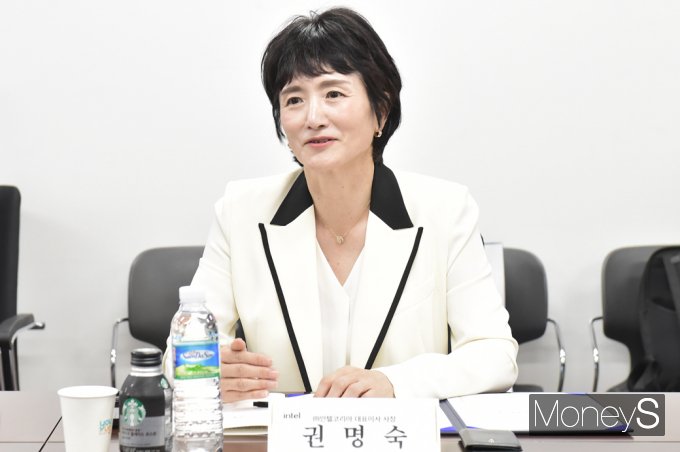 [머니S포토] 교육부·인텔코리아 MOU, 인사말 전하는 권명숙 사장