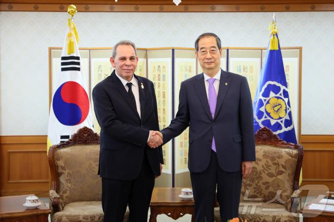 [사진] 한덕수 총리, 튀니지 총리 접견