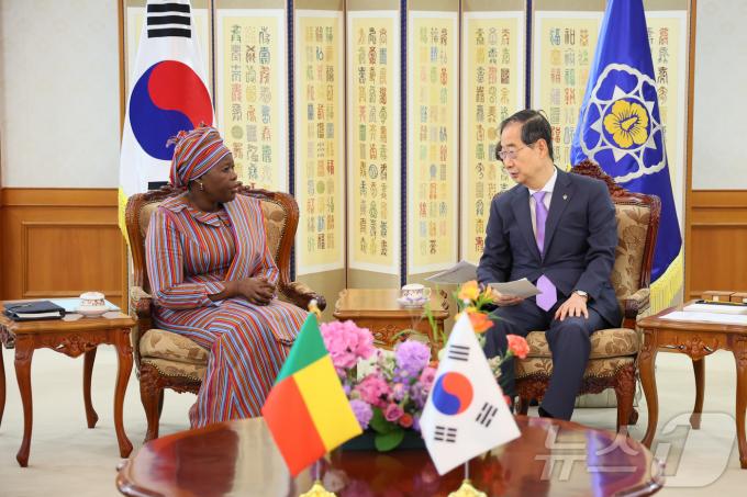 [사진] 한덕수 총리, 베냉 부통령 접견