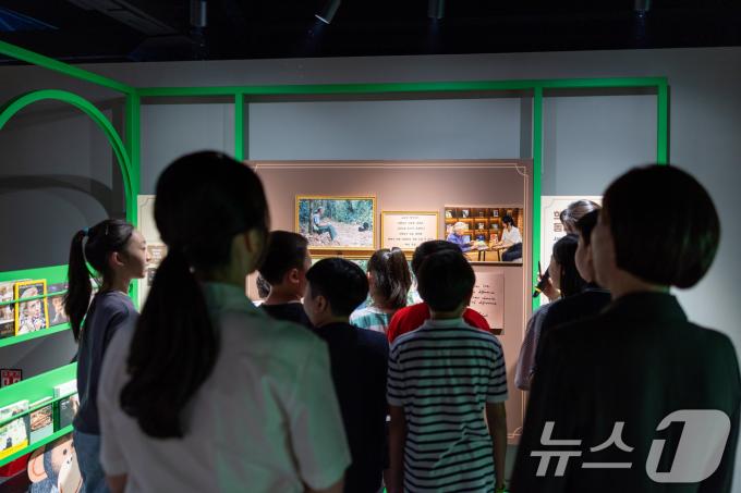 [사진] 제인 구달 박사 기념 특별관 찾은 김건희 여사