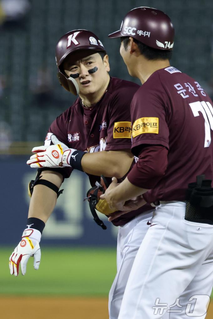 [사진] 최주환 '안타 좋았죠?'