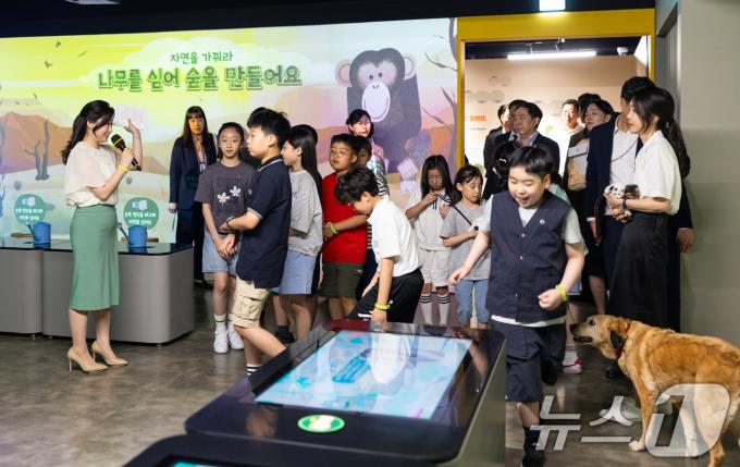 [사진] 김건희 여사, 어린이 환경·생태 교육관 개관 행사 참석