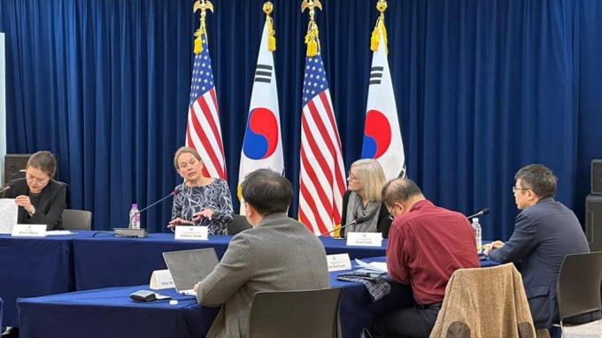 미국 국무부 정무차관 후보로 지명된 줄리앤 스미스 주나토 대사. 사진은 스미스 대사 엑스(X·옛 트위터) 사진 캡처.