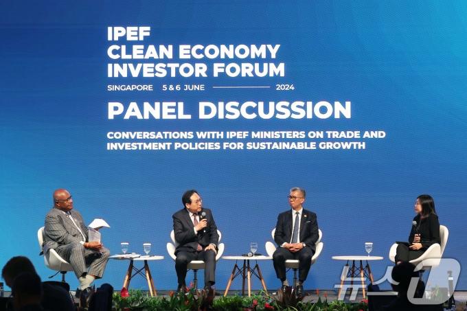 [사진] 정연교 통상교섭본부장, IPEF 청정경제 투자자 포럼 장관 담화