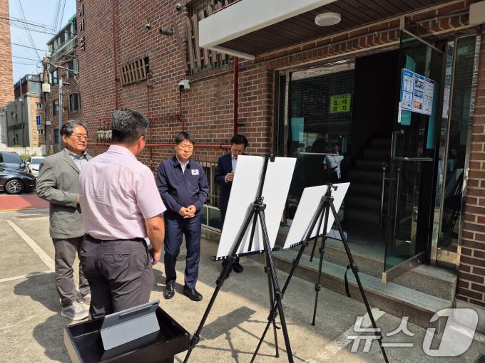[사진] 국토부, 반지하 매입임대현장 찾아 침수방지 점검
