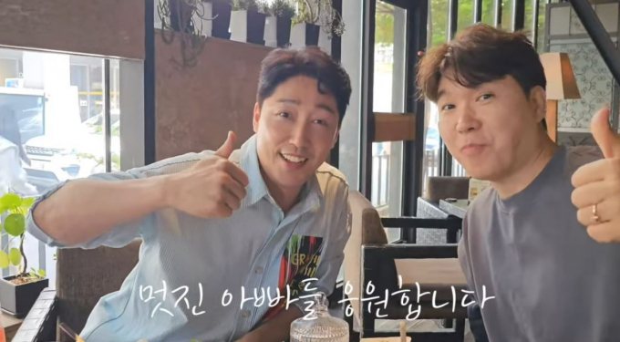 박수홍(오른쪽) 절친으로도 알려진 방송인 손헌수가 아빠가 된다. /사진=유튜브 채널 '박수홍 행복해다홍'(뉴스1)