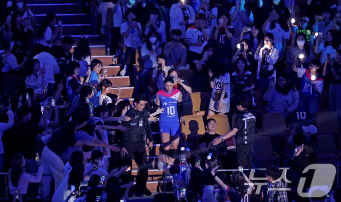 [사진] 국가대표 은퇴경기 입장하는 김연경