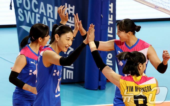 [사진] 김연경 '국가대표 은퇴경기 즐겁게'