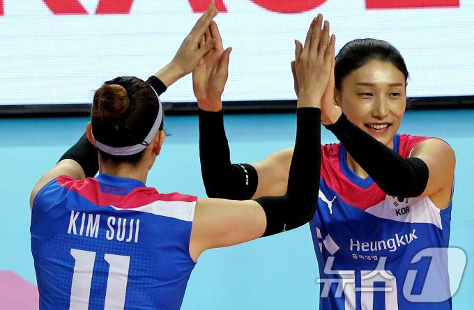 [사진] 하이파이브 김연경