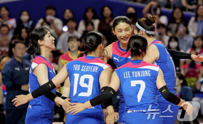 [사진] 김연경 '이 순간이 소중해'