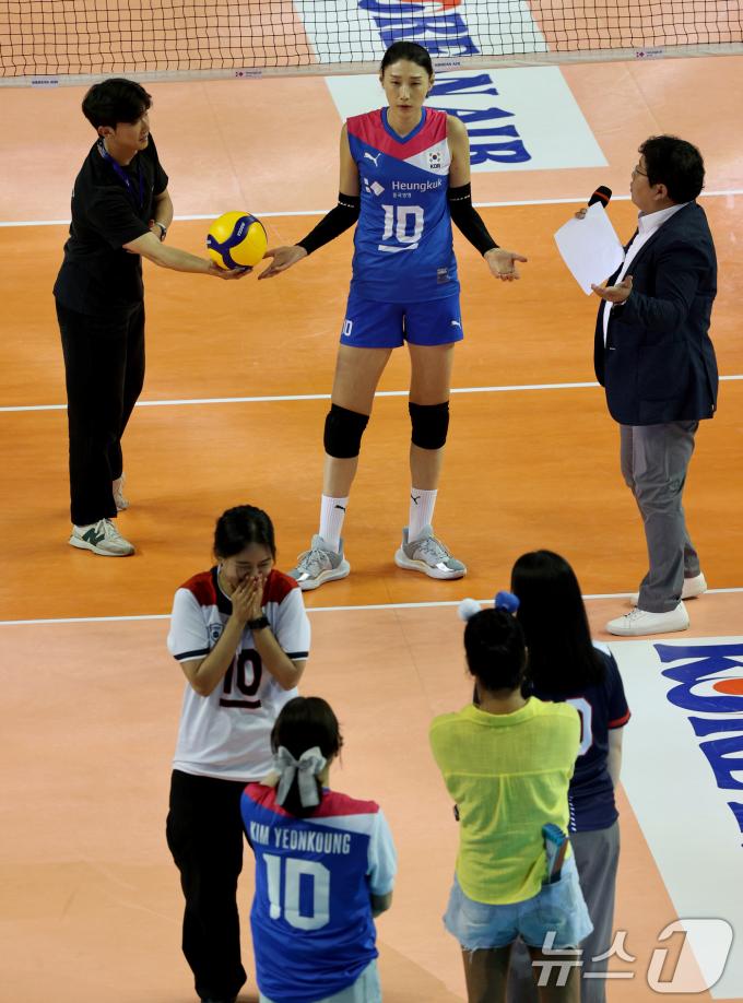 [사진] 김연경 '공좀 잘 줘요'