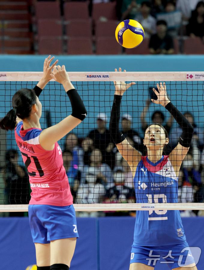 [사진] 김연경 '블로킹 준비'