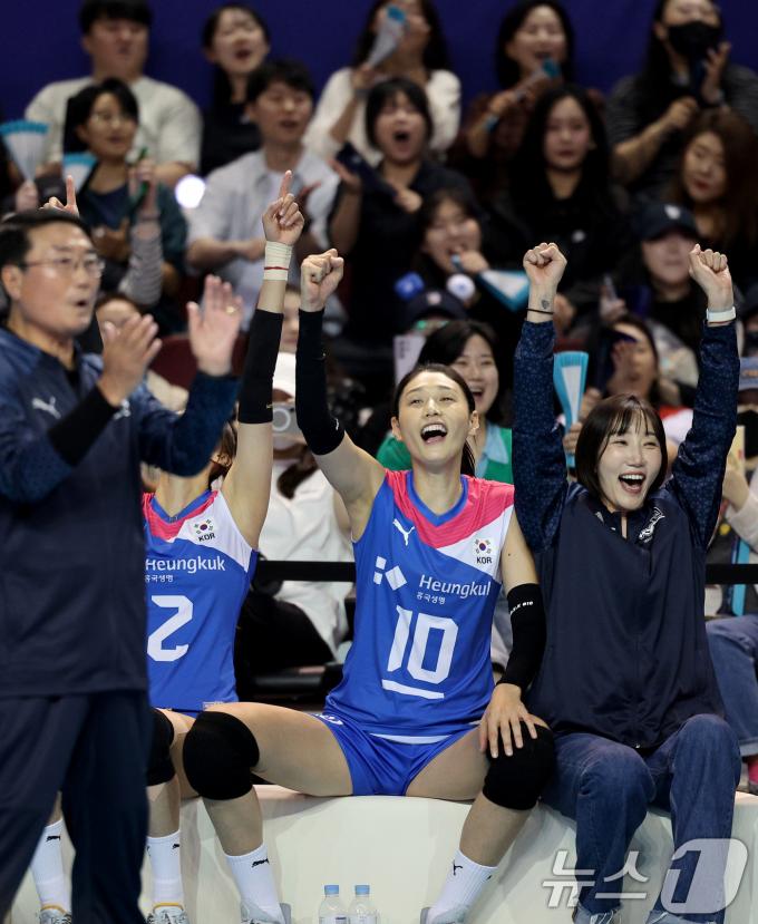 [사진] 김연경 '잘한다 우리팀!'