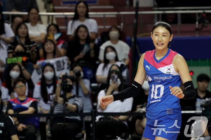 [사진] 즐거운 마음으로 경기 갖는 김연경