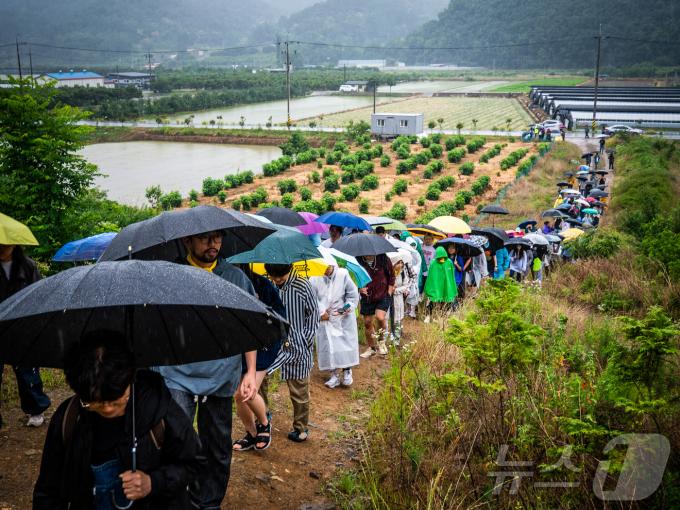 [사진] 청도 삼평리 지나는 참가자들