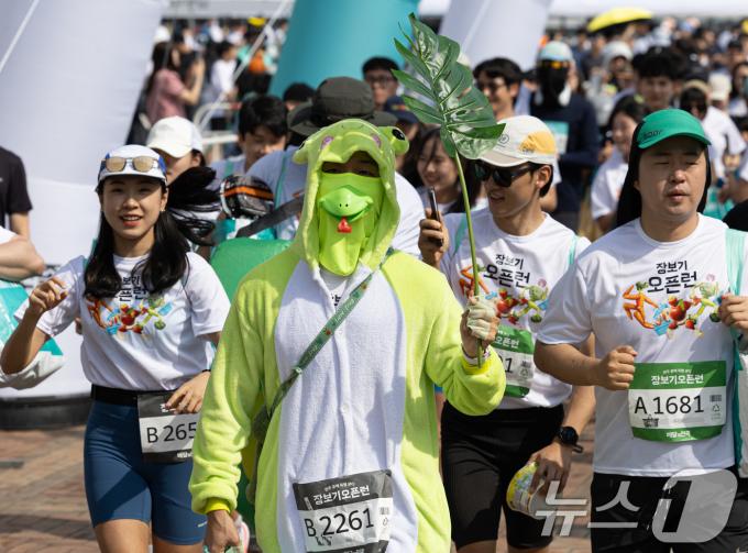 [사진] 개구리도 장보기 오픈런