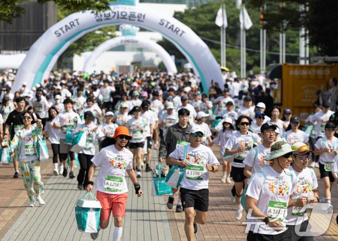 [사진] '완주하면 다 내꺼' 2024 장보기 오픈런