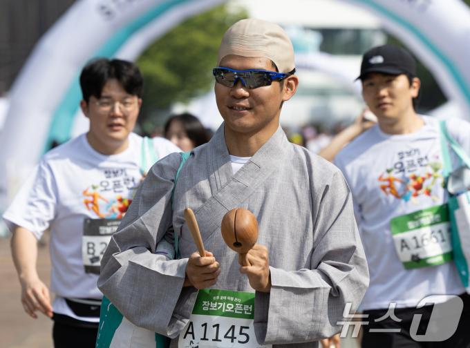 [사진] '무소유 아닌 풀소유'