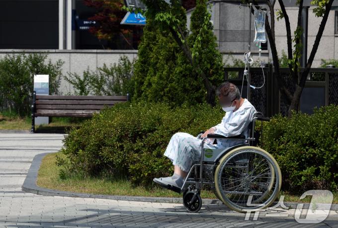 [사진] 의정 갈등 장기화…지쳐가는 환자