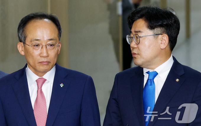 추경호 국민의힘 원내대표(왼쪽)와 박찬대 더불어민주당 원내대표. 뉴스1 ⓒ News1 안은나 기자