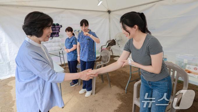 [사진] 강정애 장관, 코리아 메모리얼 페스타 관계자들 격려