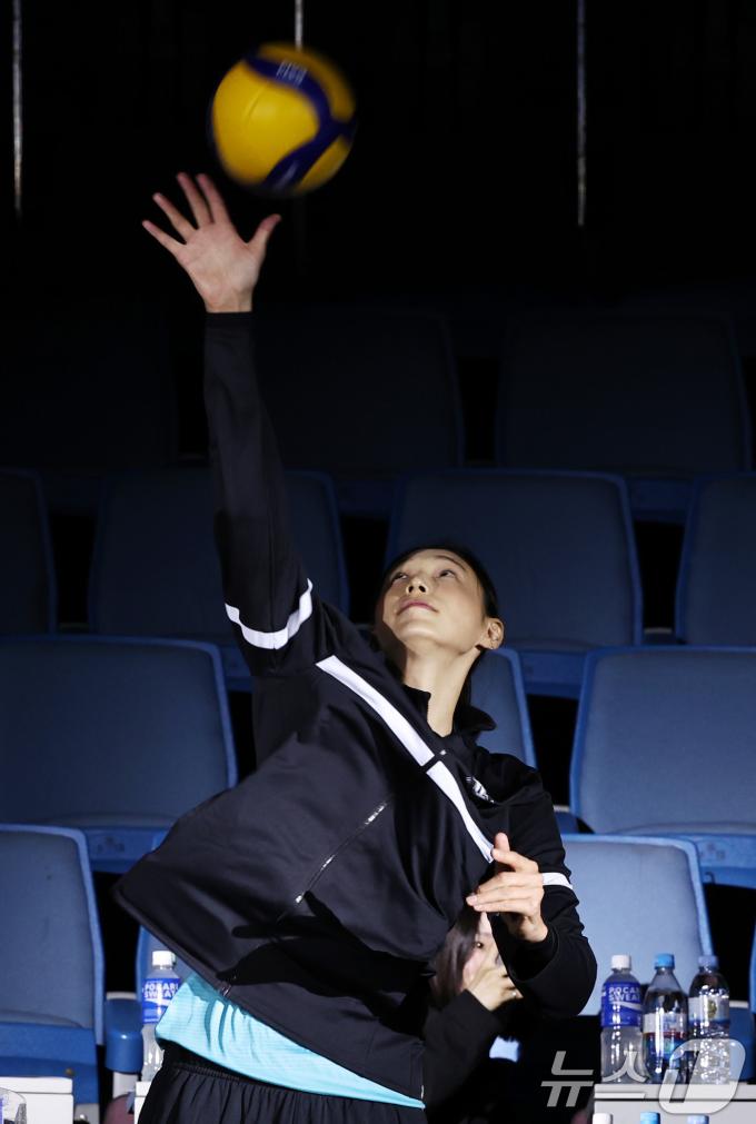 [사진] 김연경, 'KYK 재단 출범' 퍼포먼스