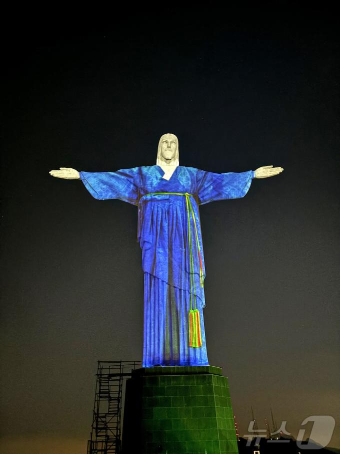 [사진] 한복 차려입은 브라질 랜드마크 예수상 