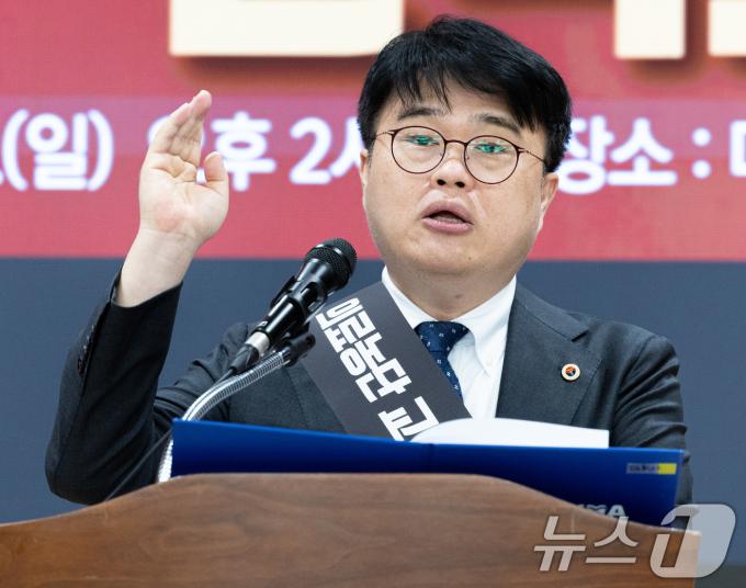 [사진] 전국의사대표자회의 대회사 하는 임현택 회장