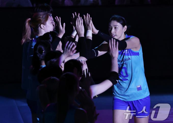 [사진] 하이파이브하는 김연경