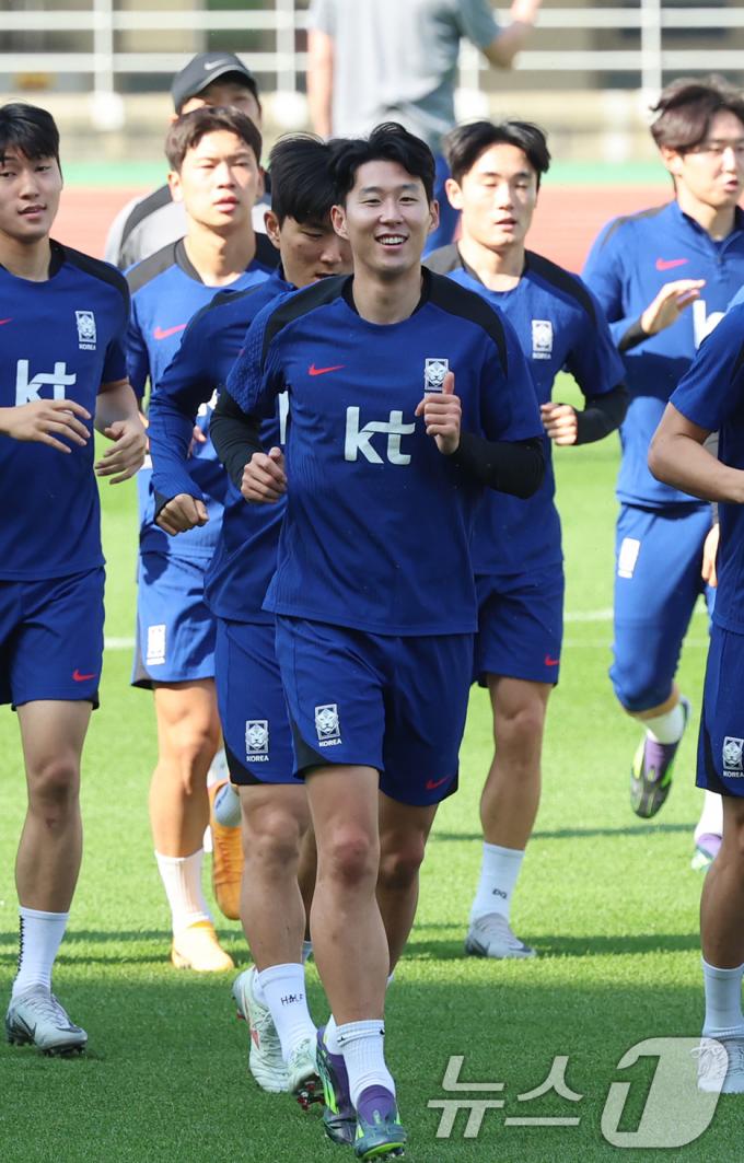 [사진] 손흥민, 언제나 싱글벙글