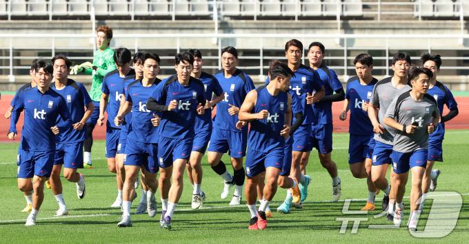 [사진] 중국 전 앞둔 대한민국, 팬들 앞에서 오직 승리!