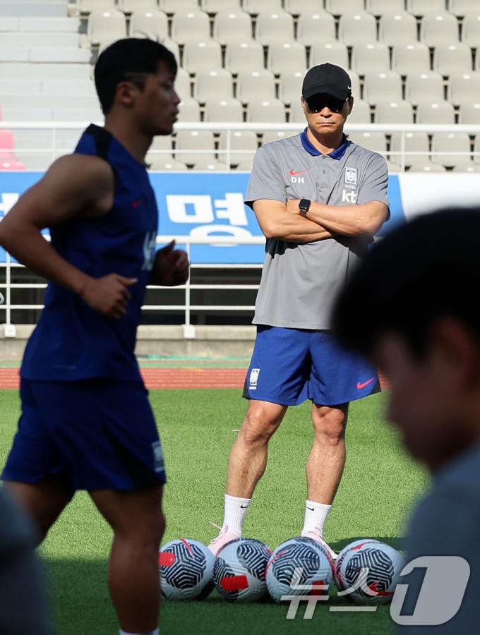 [사진] 김도훈 임시 감독, 중국전 황희찬 활용 방안은?