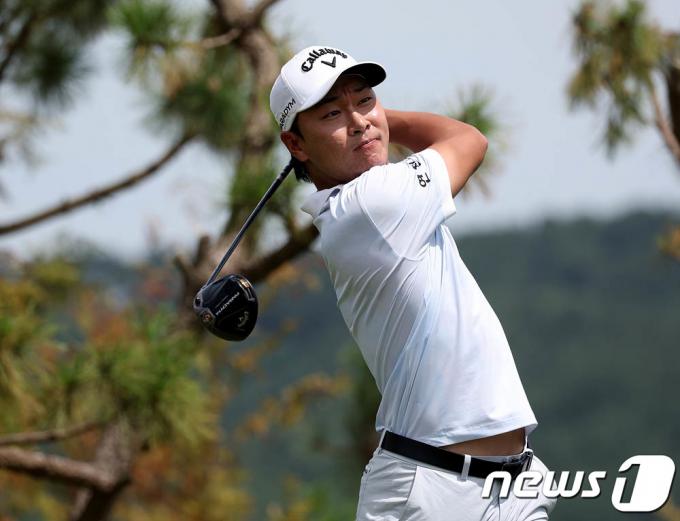 전가람(29)이 KPGA 선수권에서 5년 만의 우승을 차지했다. (KPGA 제공)