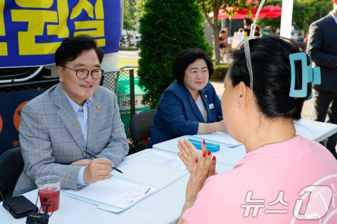 [사진] 노원구 학부모 의견 듣는 우원식 국회의장