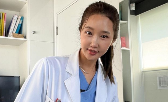 치과의사 겸 인플루언서 이수진씨가 최근 자신을 상대로 제기된 '먹튀 의혹'에 대해 사실이 아니라고 해명했다. /사진=이수진 인스타그램 캡처