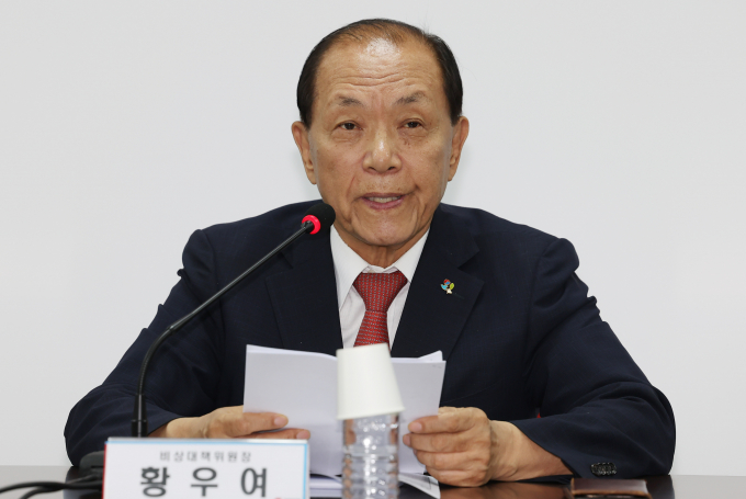 황우여 국민의힘 비상대책위원장이 더불어민주당의 상임위원장 독식 체제 가능성을 언급하며 합헌적 의회정치의 필요성을 강조했다. 사진은 황 위원장이 10일 서울 여의도 국민의힘 중앙당사에서 열린 비상대책위원회의에서 발언하는 모습. /사진=뉴스1