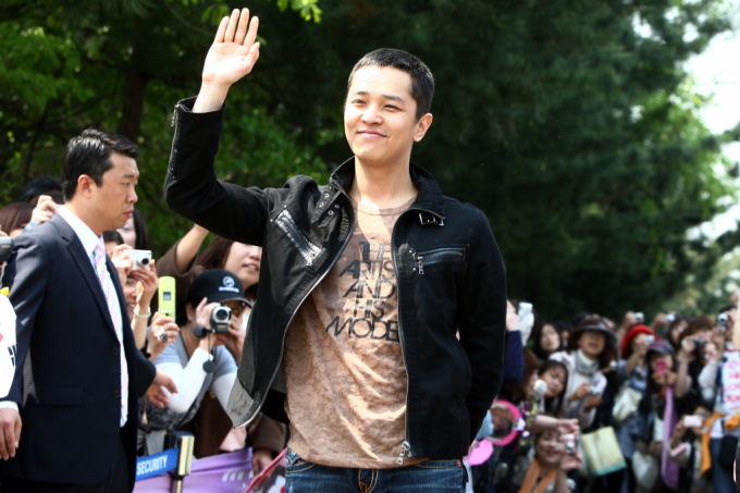 법원이 앞 차량을 들이받고 음주 측정을 거부한 혐의를 받는 UN 출신 가수 김정훈에게 벌금형을 선고했다. 사진은 UN 출신 가수 겸 연기자 김정훈이 입대하고 있는 모습. /사진= 뉴시스