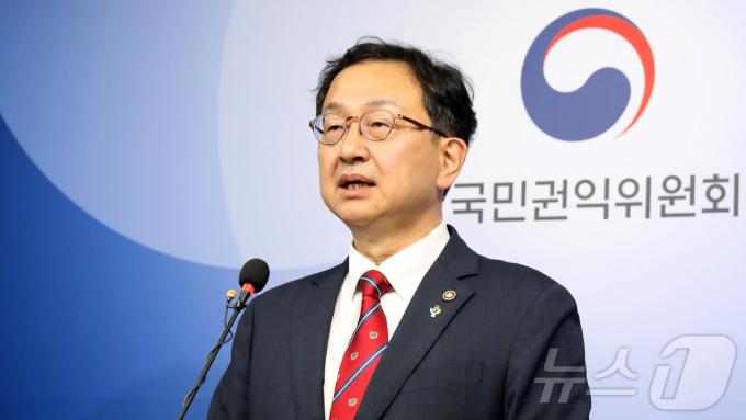 [사진] 김건희 여사 청탁금지법 위반 신고 종결 발표하는 정승윤 권익위 부위원장