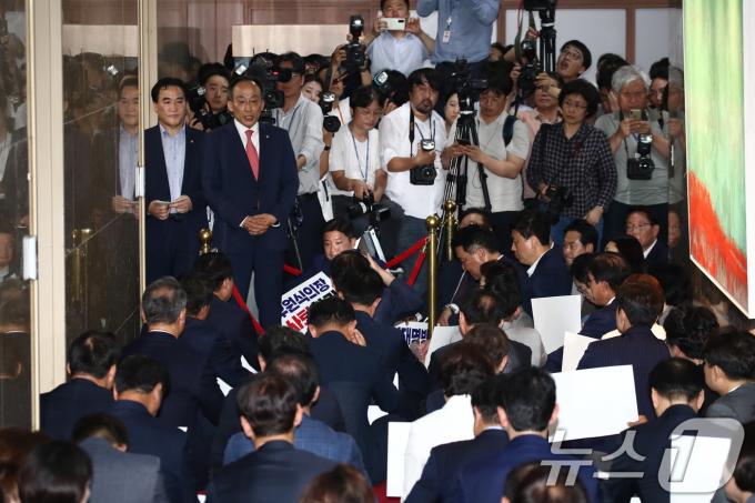 [사진] 추경호 원내대표, 의원단에 협상 결렬 설명